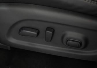Подержанный автомобиль Nissan Pathfinder 2016 года (14 фото)