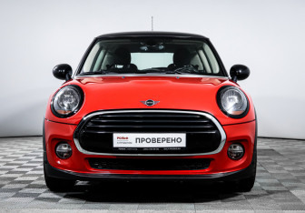 Подержанный автомобиль MINI Hatch 2018 года (2 фото)
