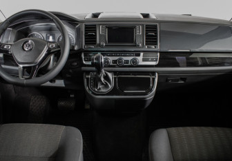 Подержанный автомобиль Volkswagen Multivan 2018 года (12 фото)