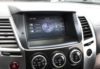 Подержанный автомобиль Mitsubishi Pajero Sport 2014 года (18 фото)