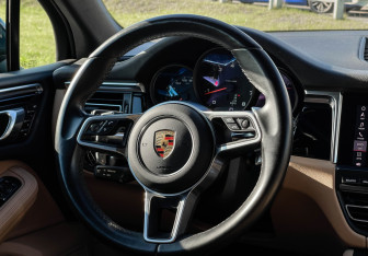 Подержанный автомобиль Porsche Macan 2020 года (14 фото)