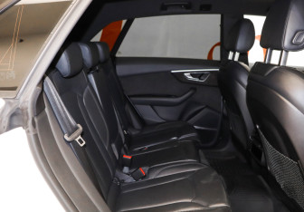 Подержанный автомобиль Audi Q8 2019 года (26 фото)