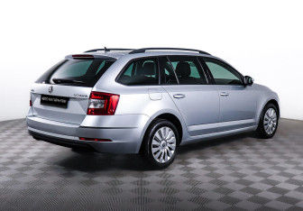 Подержанный автомобиль Skoda Octavia Wagon 2018 года (3 фото)