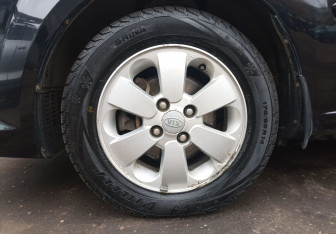 Подержанный автомобиль Kia Rio Hatchback 2011 года (9 фото)