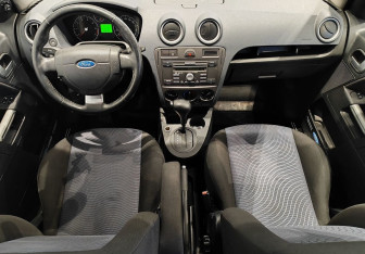 Подержанный автомобиль Ford Fusion 2008 года (10 фото)