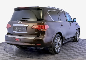 Подержанный автомобиль Infiniti QX80 2017 года (5 фото)