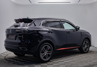 Подержанный автомобиль Changan UNI-S 2024 года (5 фото)