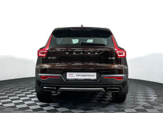 Подержанный автомобиль Volvo XC40 2019 года (6 фото)