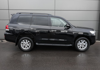 Подержанный автомобиль Toyota Land Cruiser Suv 2018 года (4 фото)