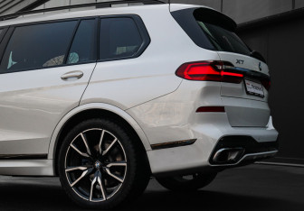 Подержанный автомобиль BMW X7 2021 года (44 фото)
