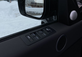 Подержанный автомобиль Land Rover Discovery 2017 года (22 фото)