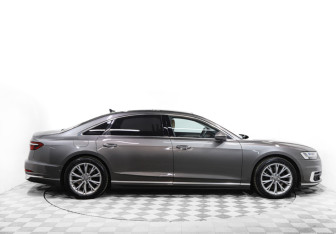 Подержанный автомобиль Audi A8 2019 года (4 фото)