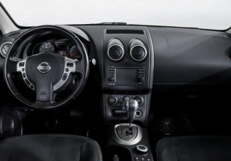 Подержанный автомобиль Nissan Qashqai+2 2010 года (12 фото)