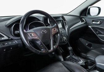 Подержанный автомобиль Hyundai Santa Fe 2012 года (9 фото)
