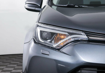 Подержанный автомобиль Toyota RAV4 2015 года (7 фото)