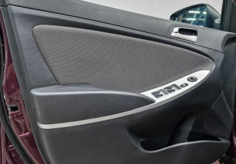 Подержанный автомобиль Hyundai Solaris Sedan 2012 года (19 фото)