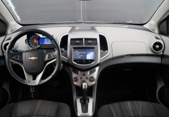 Подержанный автомобиль Chevrolet Aveo Sedan 2014 года (9 фото)