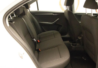 Подержанный автомобиль Skoda Rapid Liftback 2022 года (21 фото)