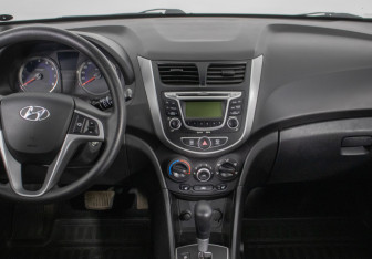 Подержанный автомобиль Hyundai Solaris Hatchback 2011 года (14 фото)