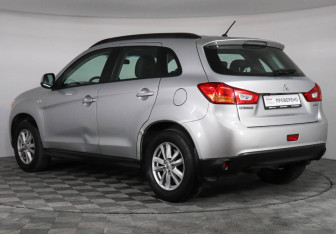 Подержанный автомобиль Mitsubishi ASX 2012 года (7 фото)