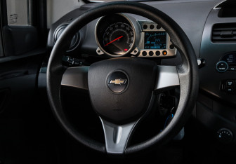 Подержанный автомобиль Chevrolet Spark 2012 года (11 фото)