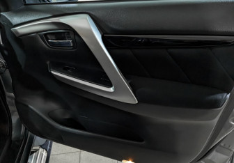 Подержанный автомобиль Mitsubishi Pajero Sport 2018 года (25 фото)