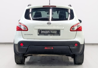 Подержанный автомобиль Nissan Qashqai 2013 года (6 фото)