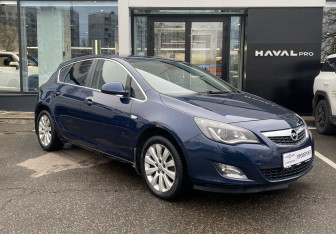 Подержанный автомобиль Opel Astra Hatchback 2010 года (3 фото)