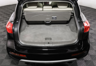 Подержанный автомобиль Infiniti QX50 2016 года (10 фото)