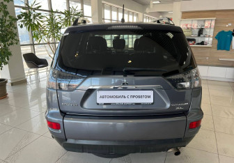 Подержанный автомобиль Mitsubishi Outlander 2012 года (6 фото)