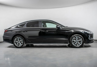 Подержанный автомобиль Hyundai Sonata 2020 года (4 фото)