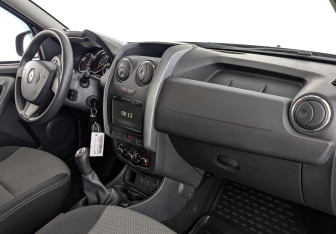 Подержанный автомобиль Renault Duster 2017 года (13 фото)