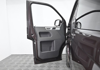 Подержанный автомобиль Volkswagen Multivan 2012 года (13 фото)