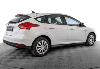 Подержанный автомобиль Ford Focus Hatchback 2018 года (5 фото)