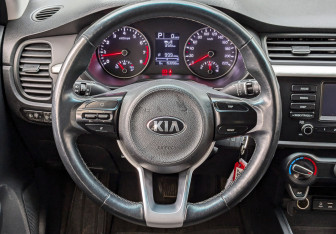 Подержанный автомобиль Kia Rio Hatchback 2020 года (17 фото)