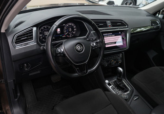 Подержанный автомобиль Volkswagen Tiguan 2017 года (12 фото)