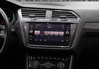 Подержанный автомобиль Volkswagen Tiguan 2018 года (15 фото)