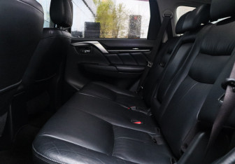 Подержанный автомобиль Mitsubishi Pajero Sport 2018 года (8 фото)