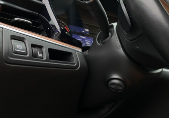 Подержанный автомобиль Cadillac XT5 2021 года (24 фото)