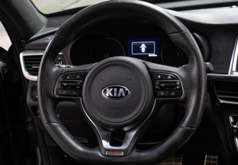 Подержанный автомобиль Kia Optima Sedan 2017 года (17 фото)