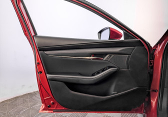 Подержанный автомобиль Mazda 3 Hatchback 2019 года (19 фото)