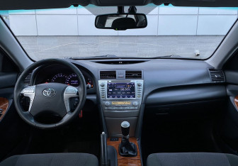 Подержанный автомобиль Toyota Camry Sedan 2011 года (9 фото)