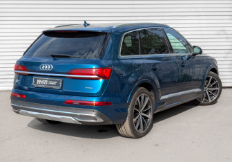 Подержанный автомобиль Audi Q7 2021 года (5 фото)