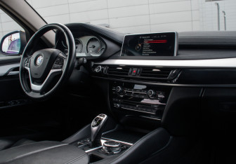 Подержанный автомобиль BMW X6 2015 года (9 фото)