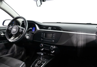 Подержанный автомобиль Kia Rio Sedan 2020 года (10 фото)