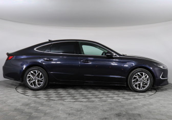 Подержанный автомобиль Hyundai Sonata 2021 года (4 фото)