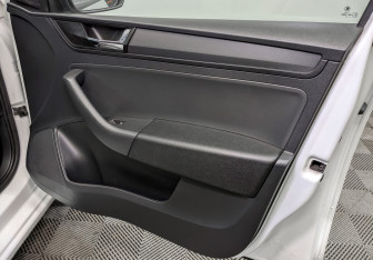 Подержанный автомобиль Skoda Rapid Liftback 2019 года (23 фото)