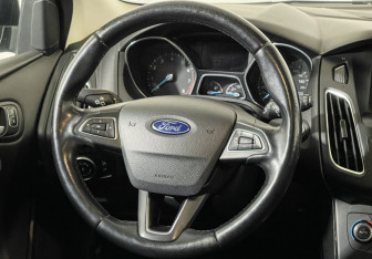 Подержанный автомобиль Ford Focus Hatchback 2017 года (14 фото)