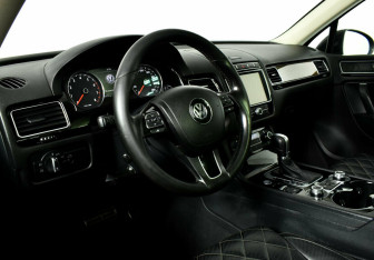 Подержанный автомобиль Volkswagen Touareg 2017 года (7 фото)