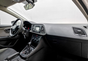 Подержанный автомобиль SEAT Leon Hatchback 2013 года (11 фото)